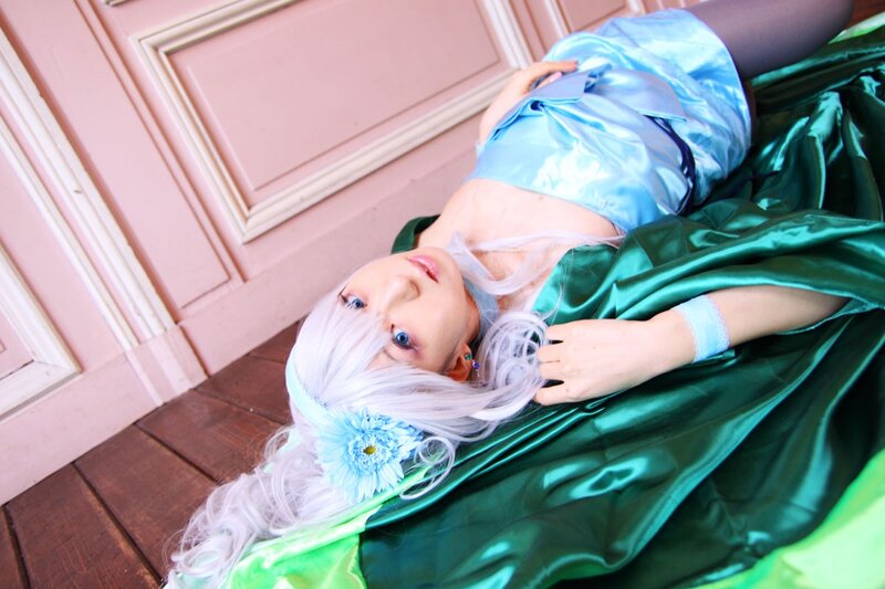 cosplayer in blue and green costume