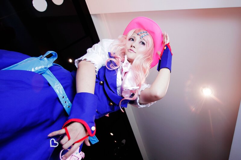 cosplayer in blue and pink costume