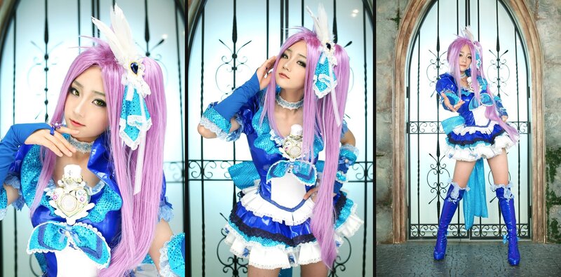 cosplayer in blue and purple costume