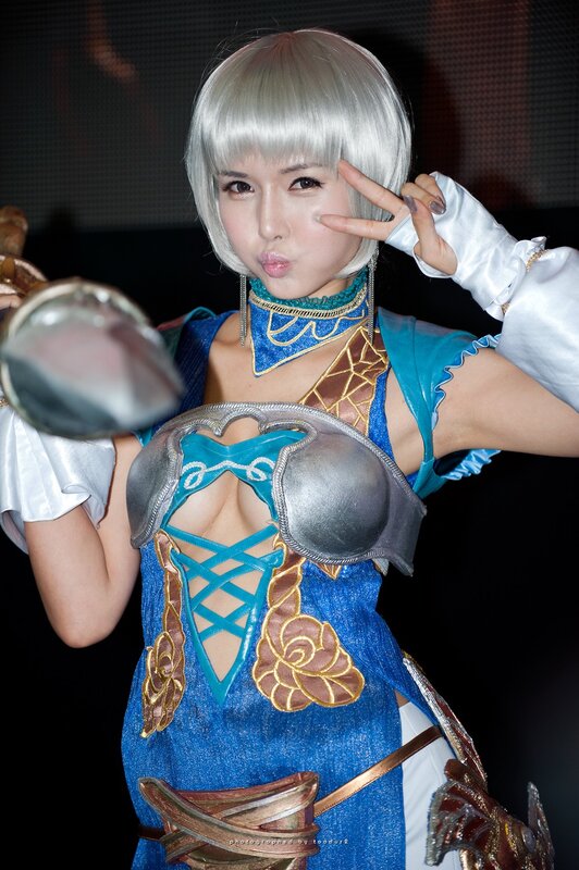 cosplayer in blue and silver costume