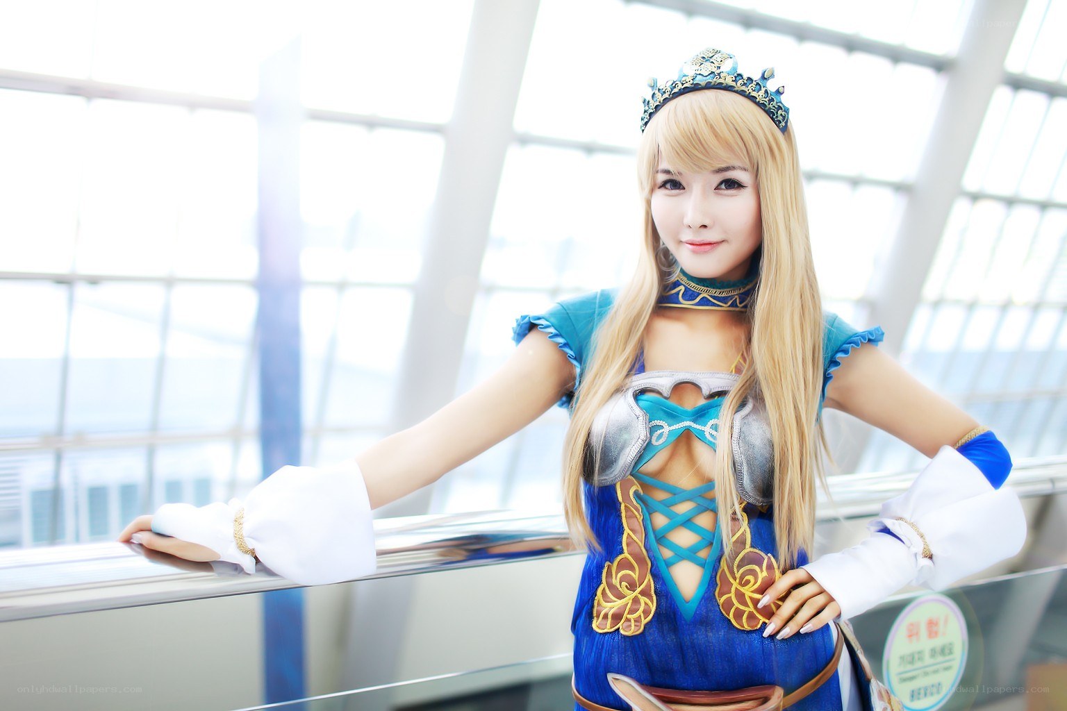cosplayer in blue and silver costume