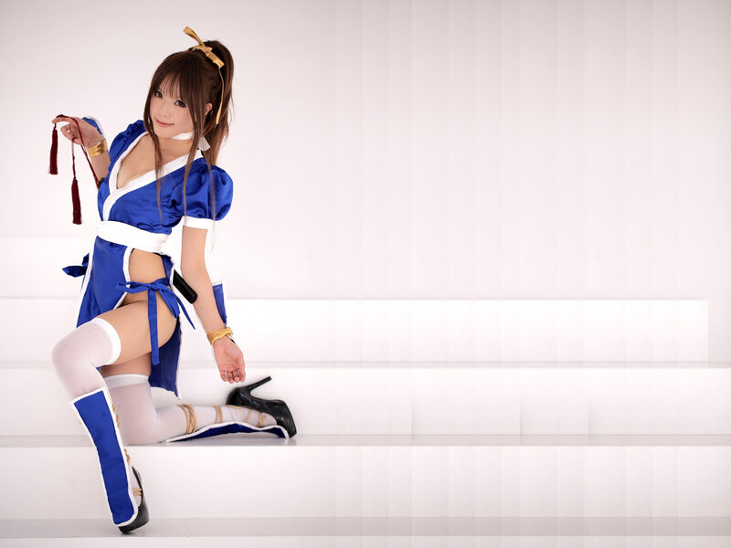 cosplayer in blue and white costume
