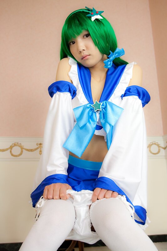 cosplayer in blue and white costume