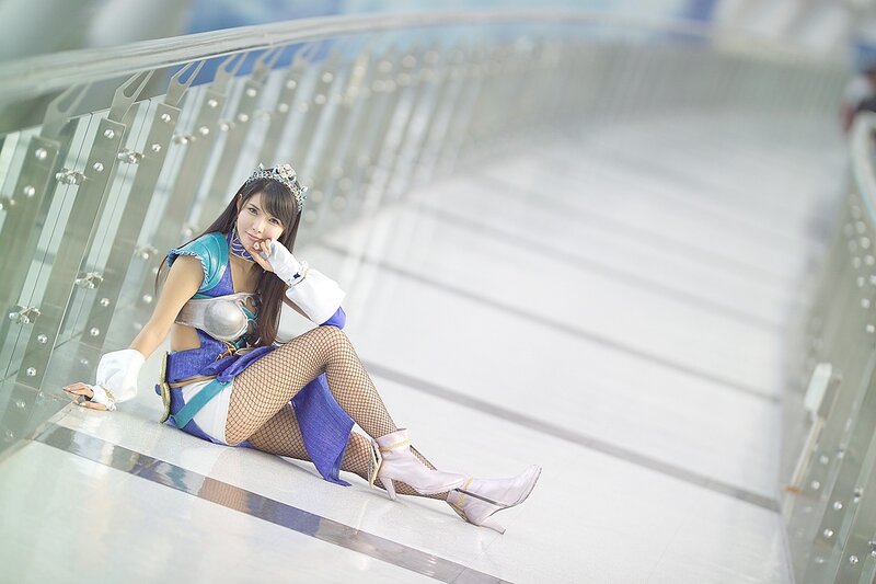 cosplayer in blue and white costume