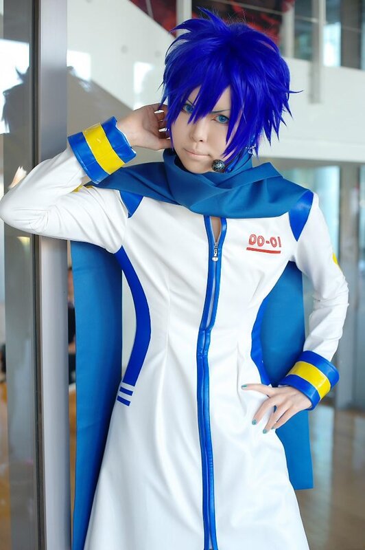 cosplayer in blue and white costume