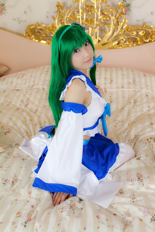 cosplayer in blue and white dress