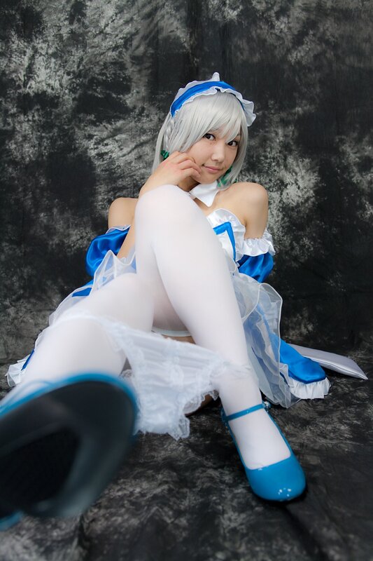 cosplayer in blue and white dress
