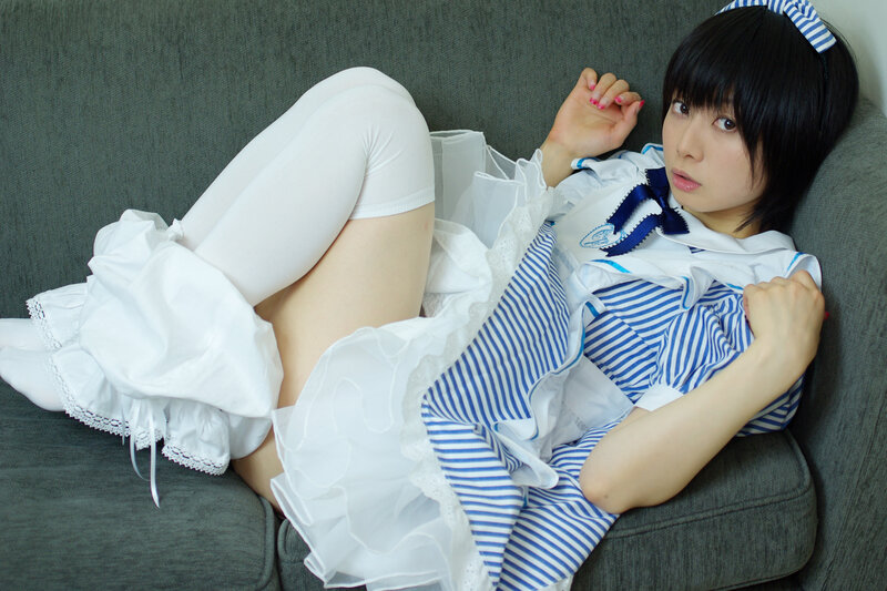 cosplayer in blue and white outfit