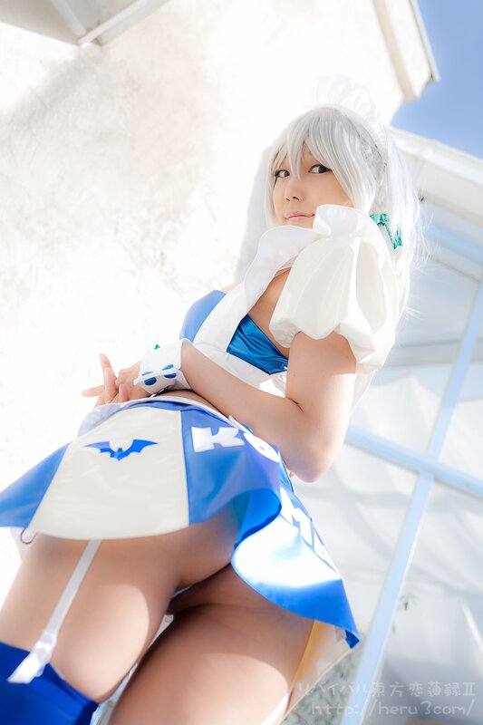 cosplayer in blue and white outfit