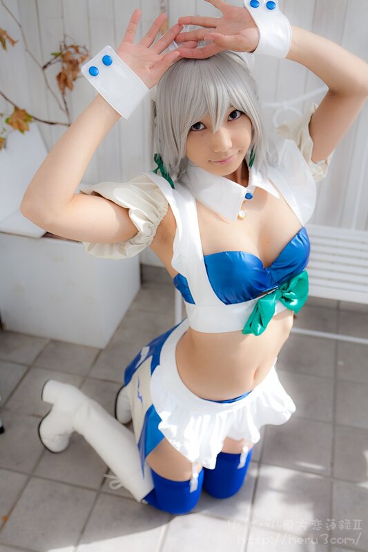 cosplayer in blue and white outfit