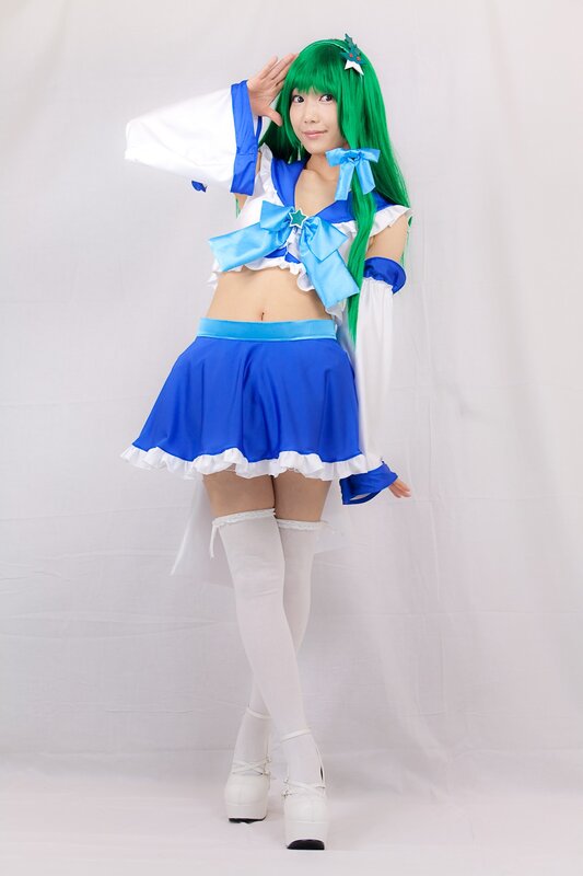 cosplayer in blue and white outfit