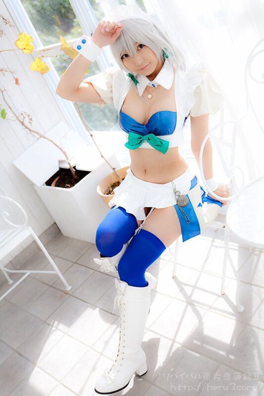 cosplayer in blue and white outfit
