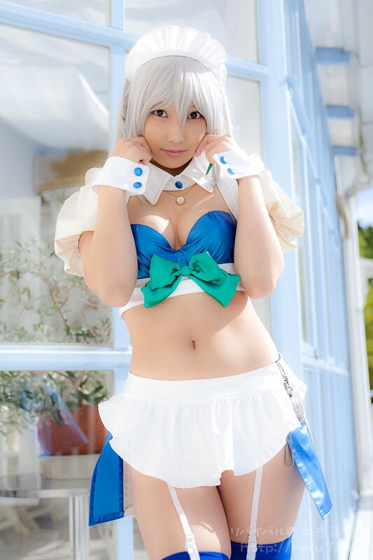 cosplayer in blue and white outfit