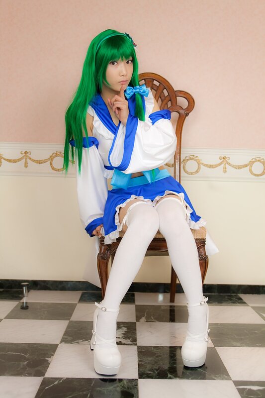 cosplayer in blue and white outfit