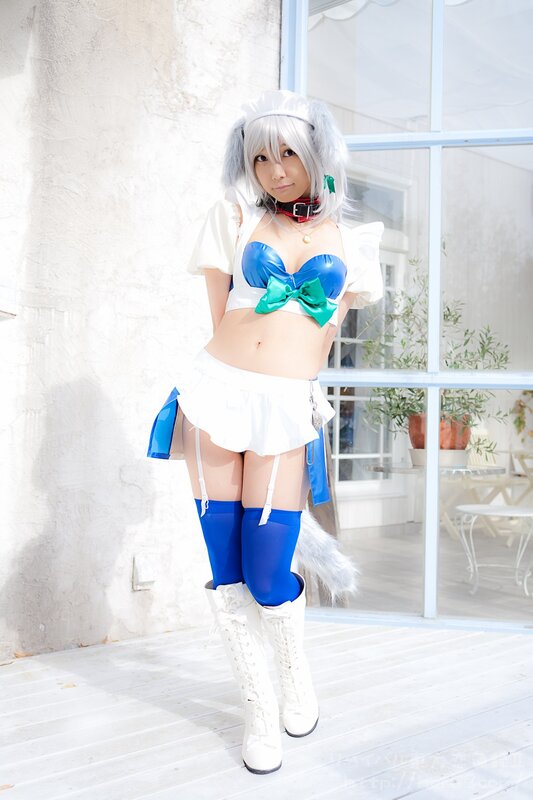 cosplayer in blue and white outfit