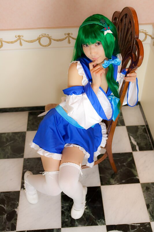 cosplayer in blue and white outfit