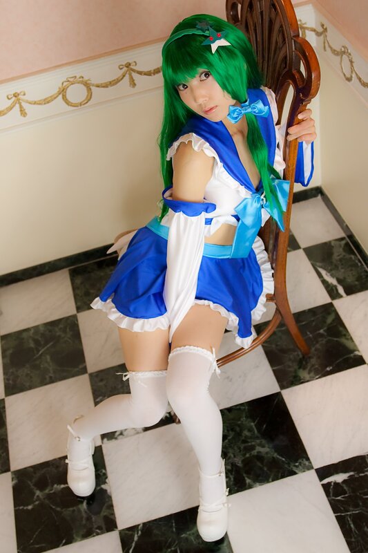 cosplayer in blue and white outfit