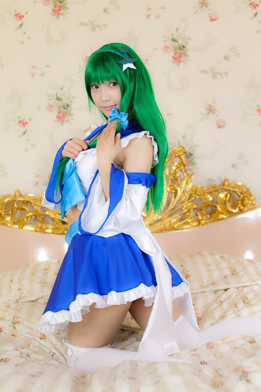 cosplayer in blue and white outfit