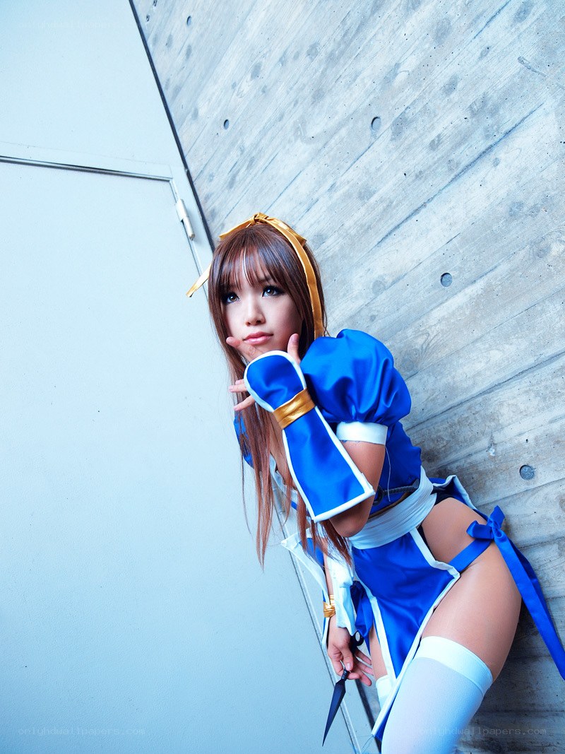 cosplayer in blue costume
