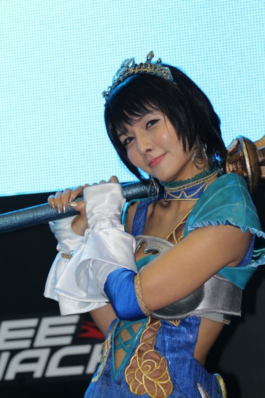 cosplayer in blue costume