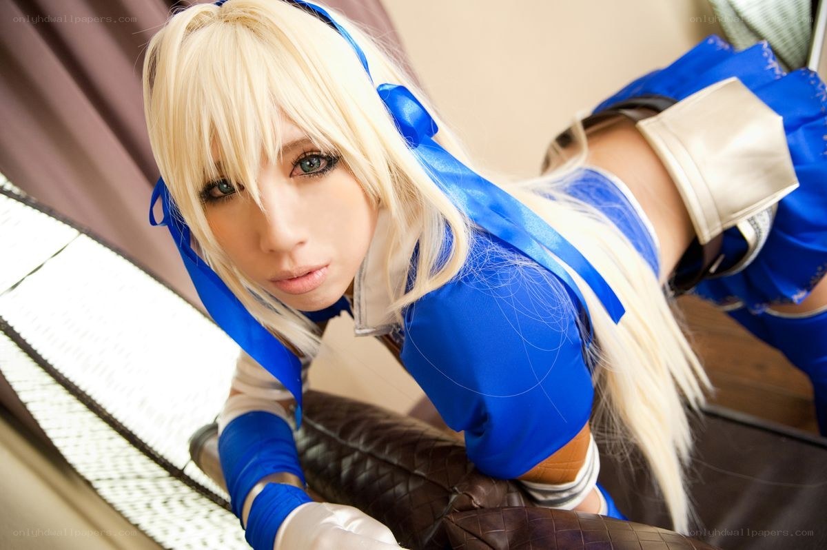 cosplayer in blue costume