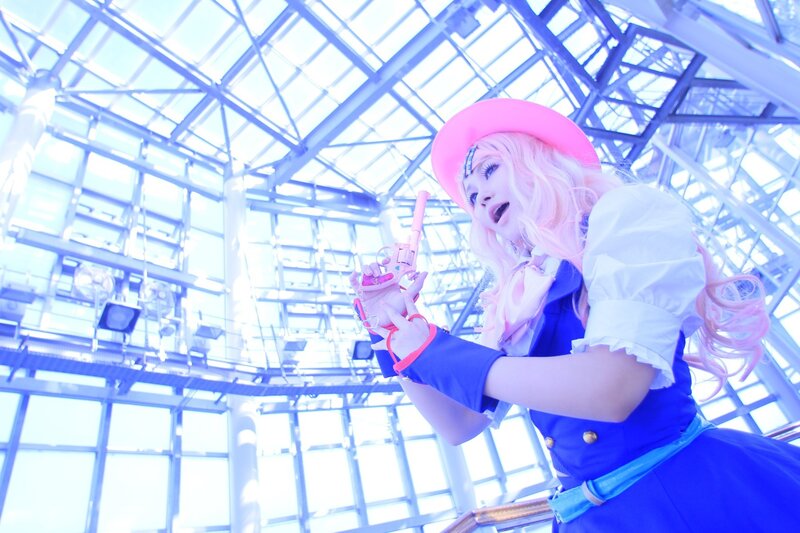 cosplayer in blue dress
