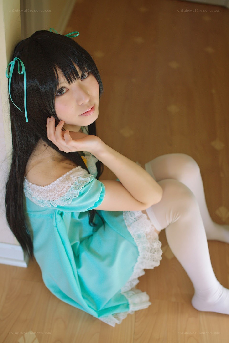 cosplayer in blue dress