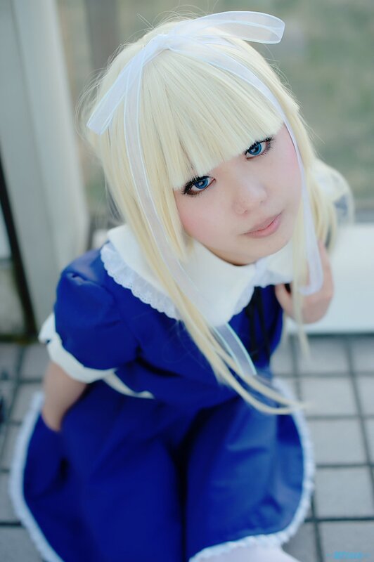 cosplayer in blue dress