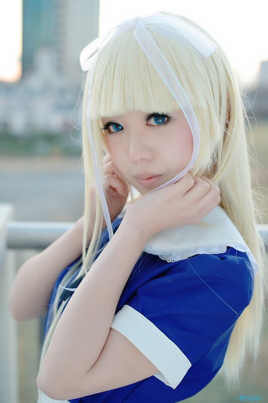 cosplayer in blue dress