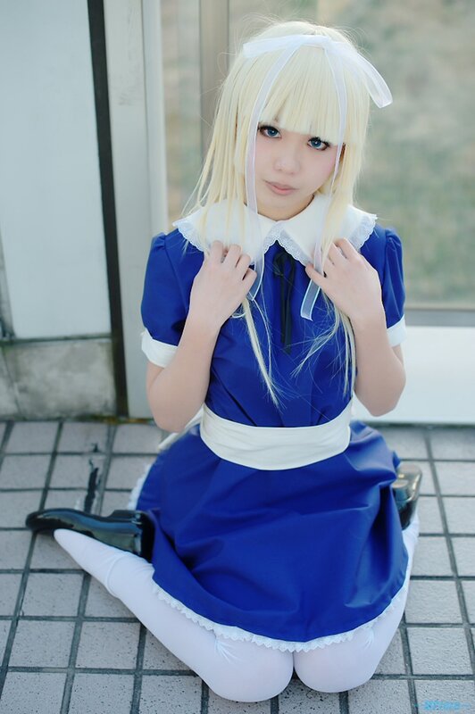 cosplayer in blue dress