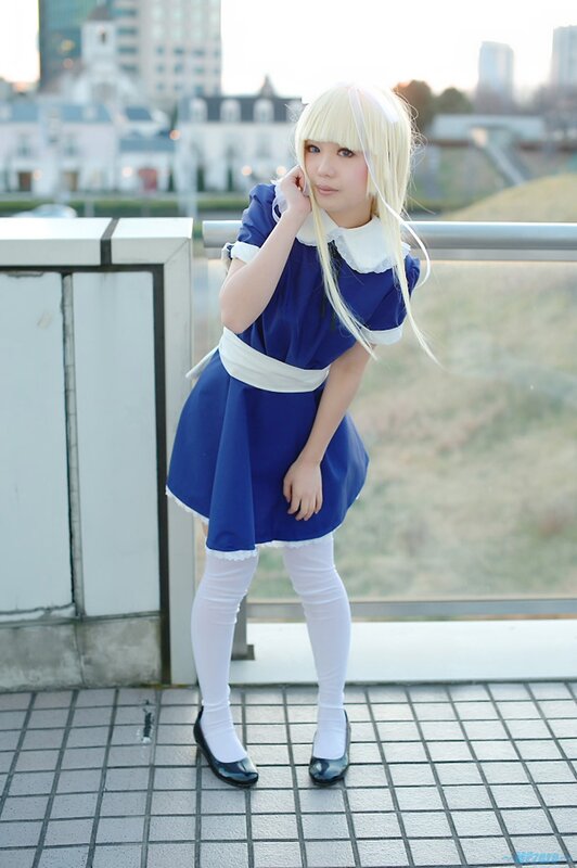 cosplayer in blue dress
