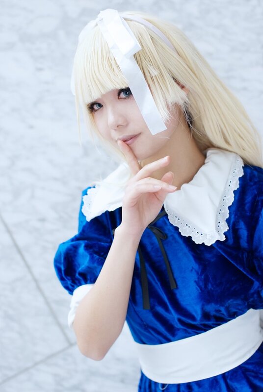 cosplayer in blue dress