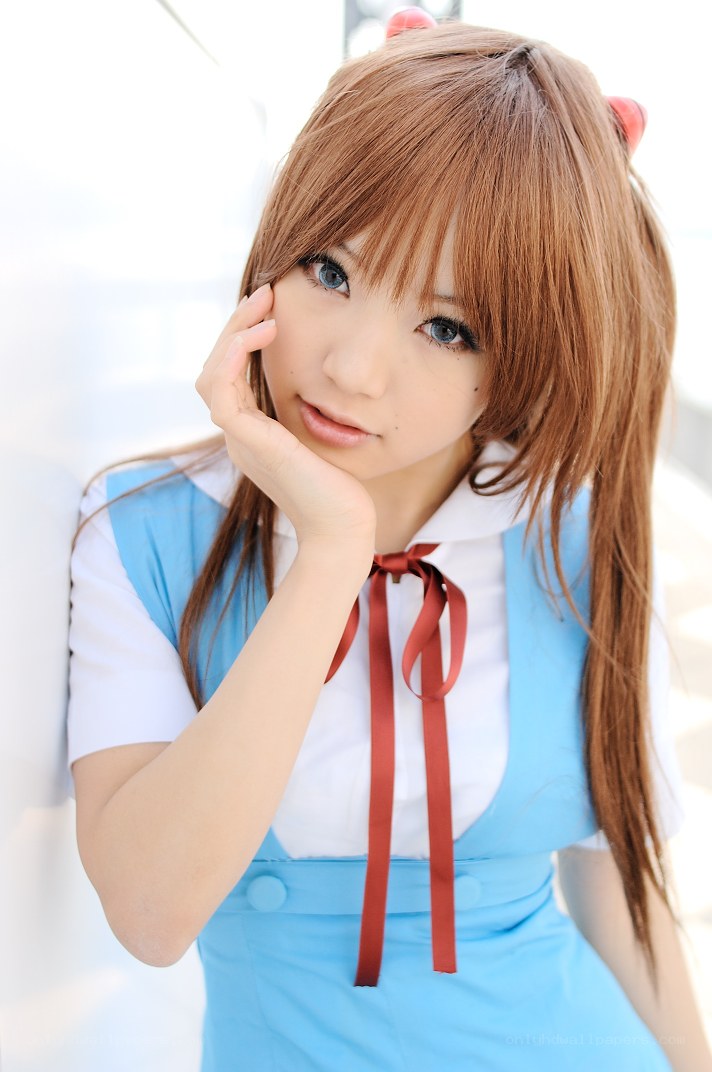 cosplayer in blue dress