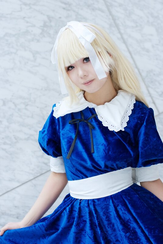cosplayer in blue dress