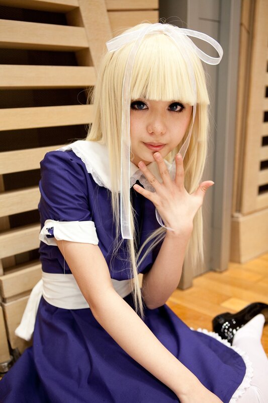 cosplayer in blue dress
