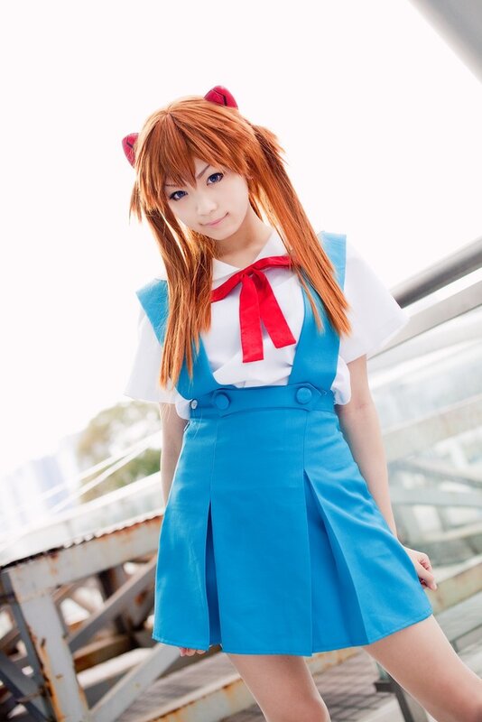 cosplayer in blue dress
