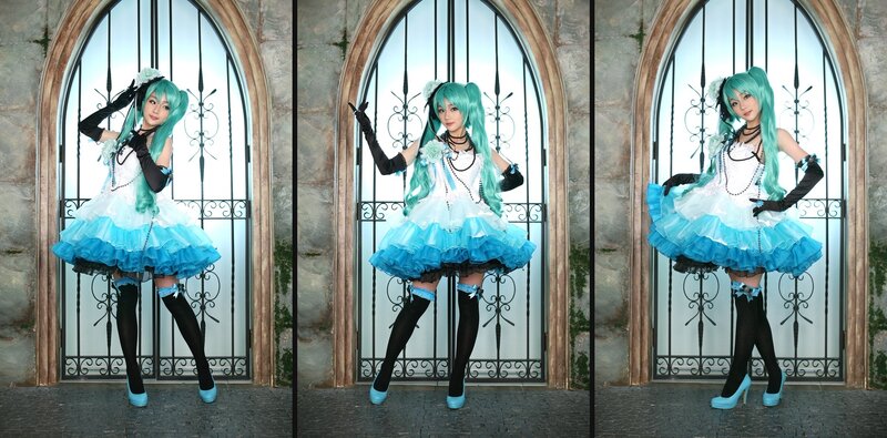 cosplayer in blue dress