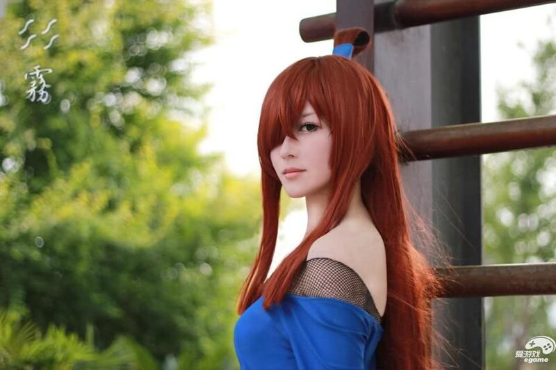 cosplayer in blue dress