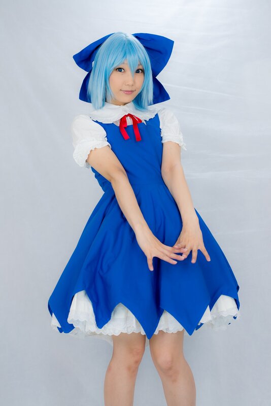 cosplayer in blue dress