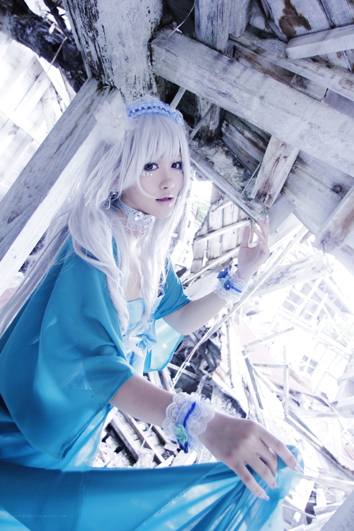 cosplayer in blue dress