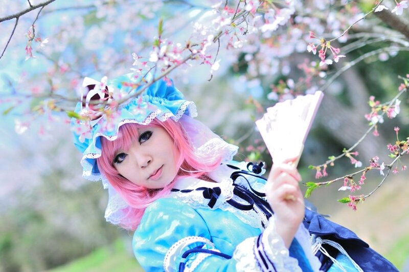 cosplayer in blue dress with fan