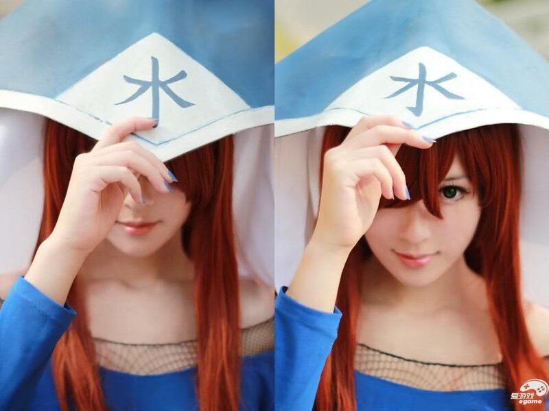 cosplayer in blue hooded outfit
