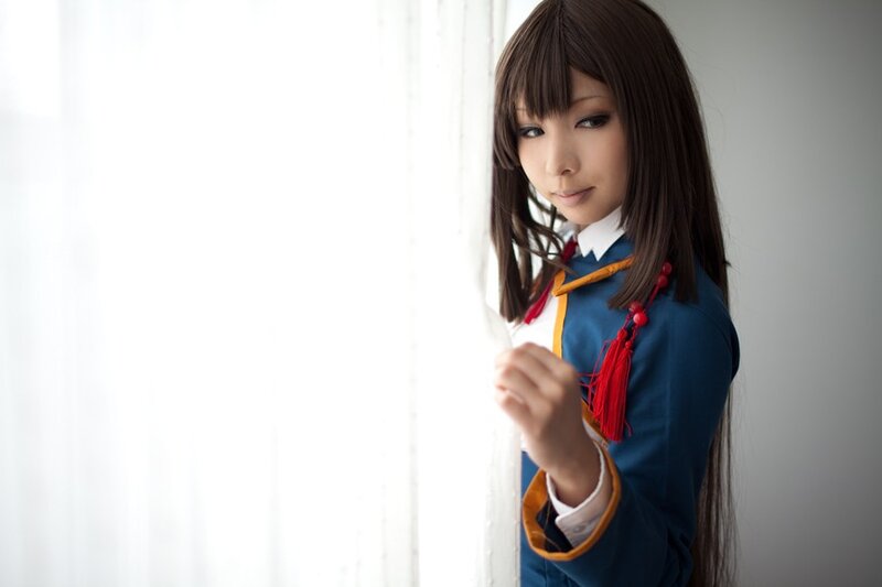 cosplayer in blue uniform