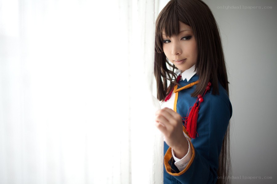 cosplayer in blue uniform