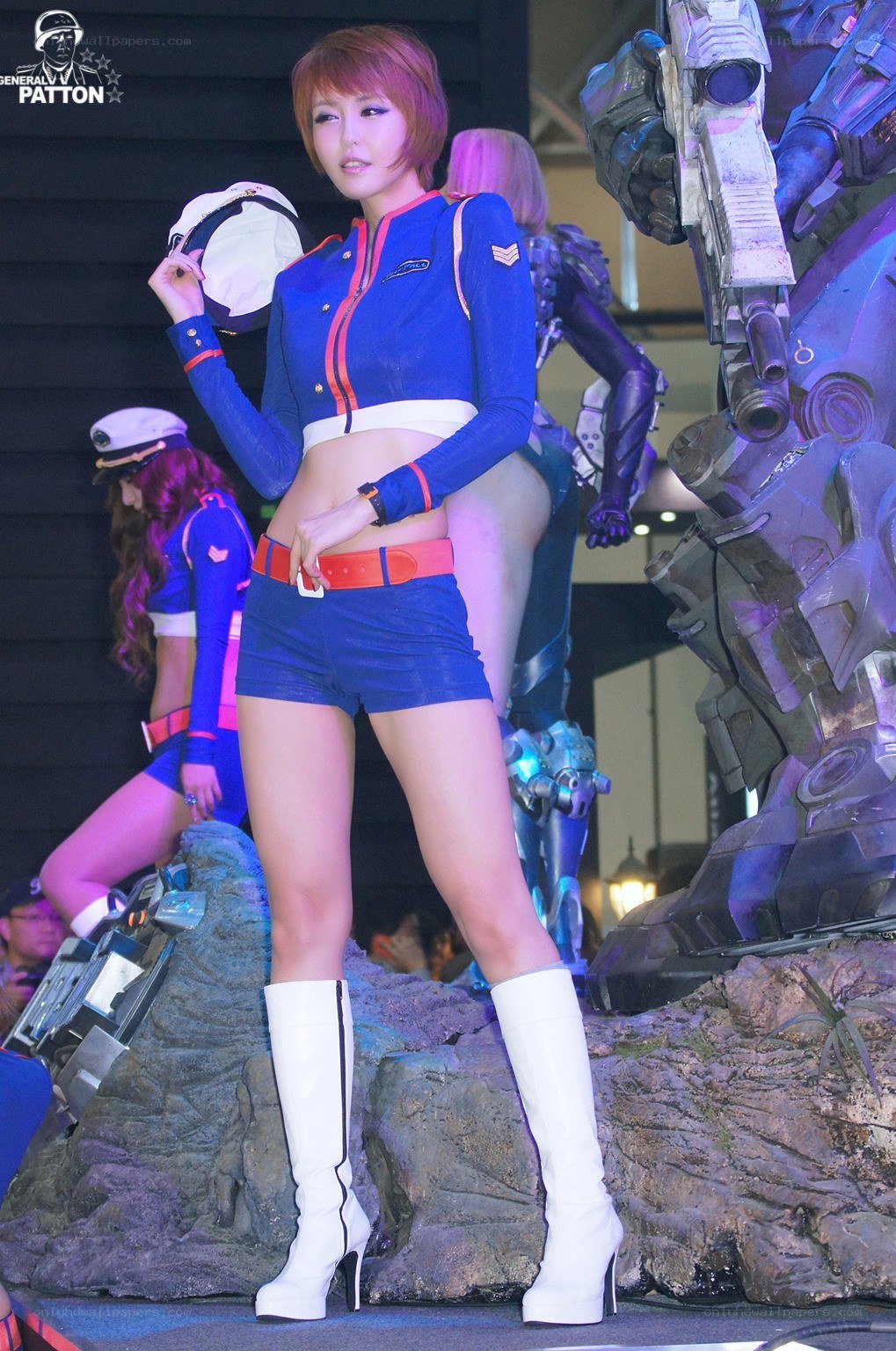 Cosplayer in blue uniform