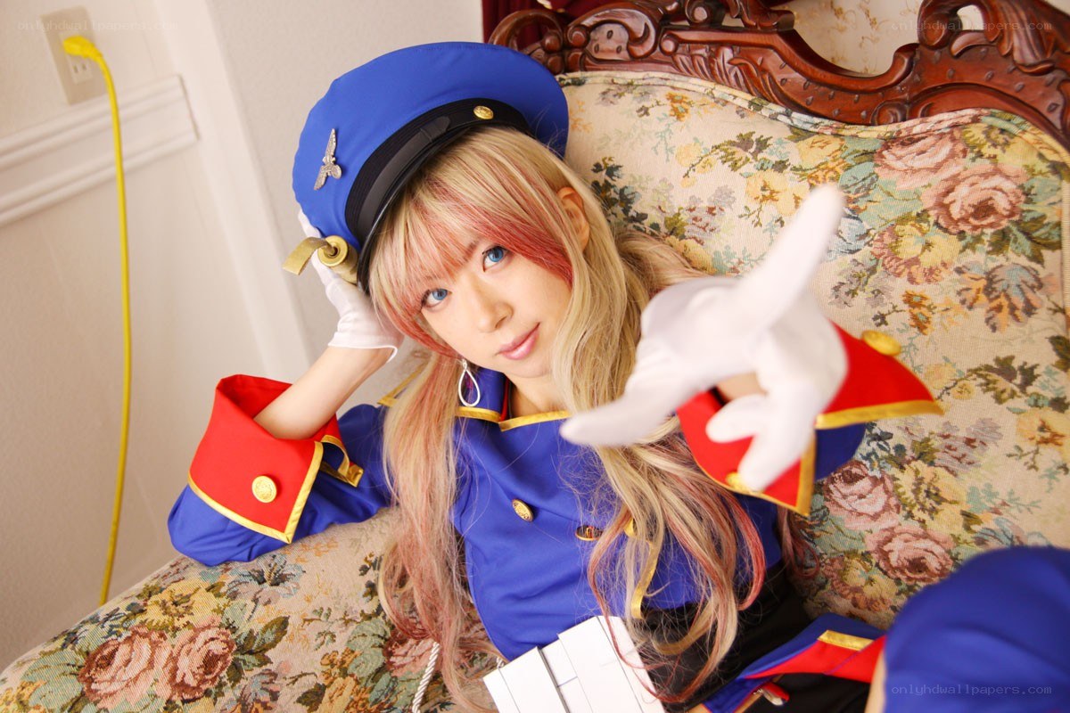 cosplayer in blue uniform