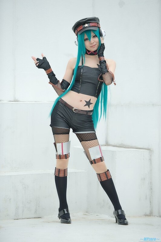 cosplayer in blue wig and black outfit