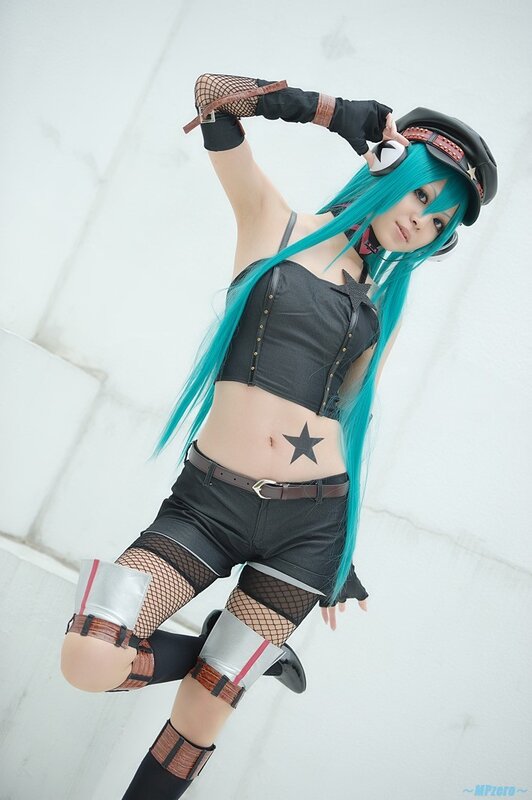 cosplayer in blue wig and black outfit