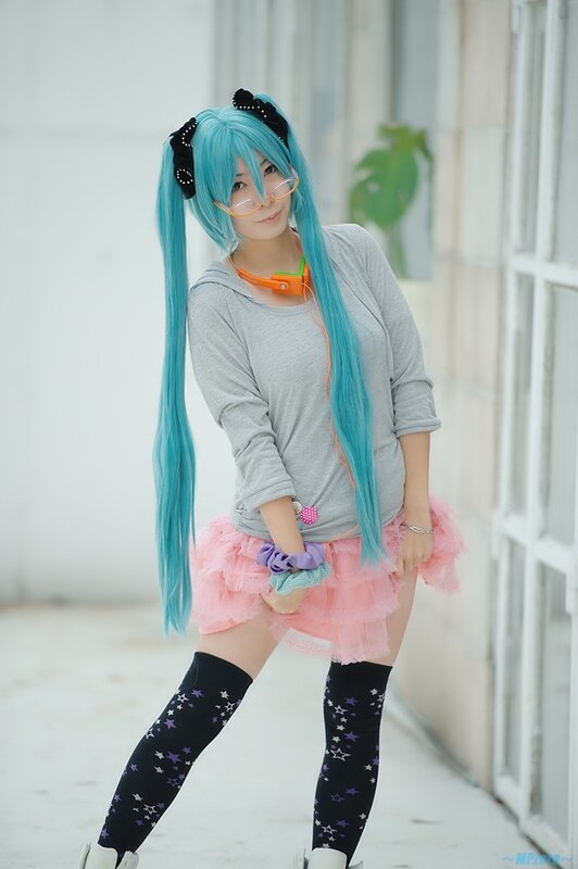 cosplayer in blue wig and pink skirt