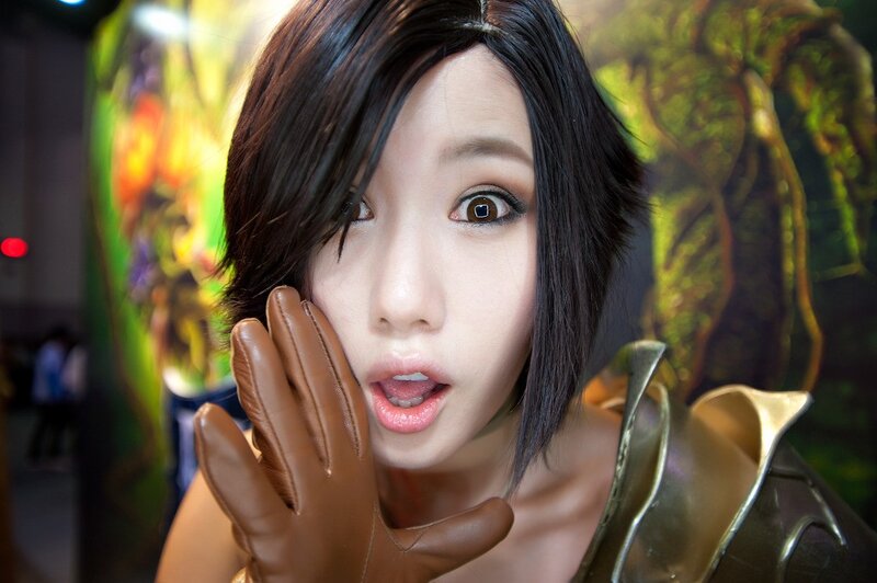 cosplayer in brown gloves